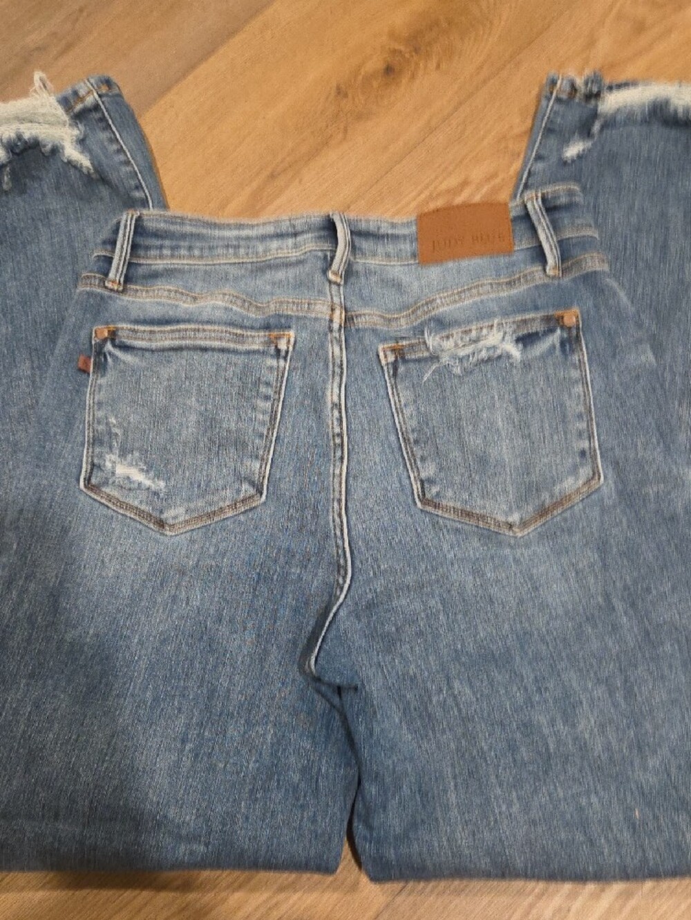 Judy Blue Light Wash Straight-Leg Jeans with Distressed Hem - Picture 4 of 7